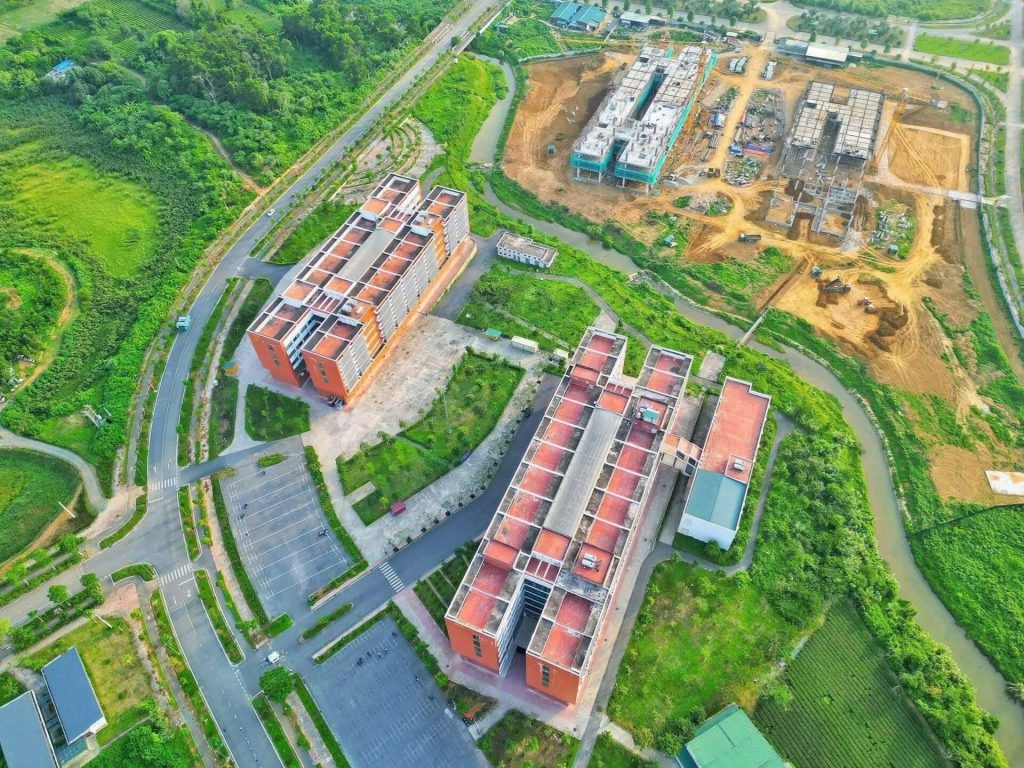 DH Quoc Gia Ha Noi dua 15000 sinh vien ve Hoa Lac nam hoc 2026 2027 1